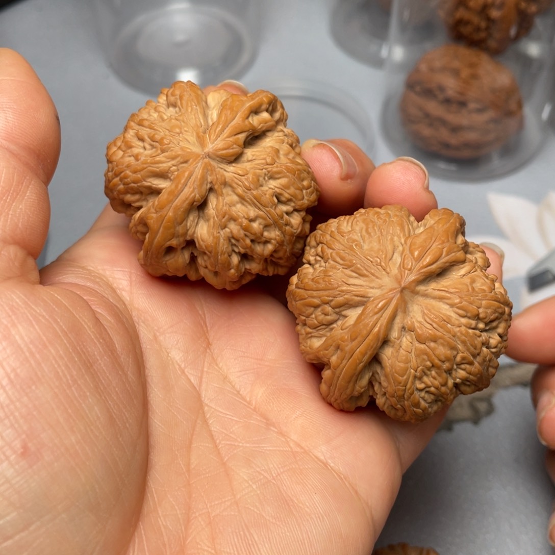 【闪购商品】文玩核桃吊坠球筋………