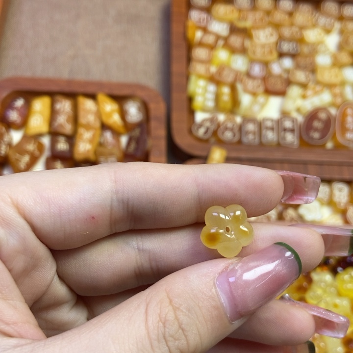 琥珀未镶嵌珠宝奇石花花