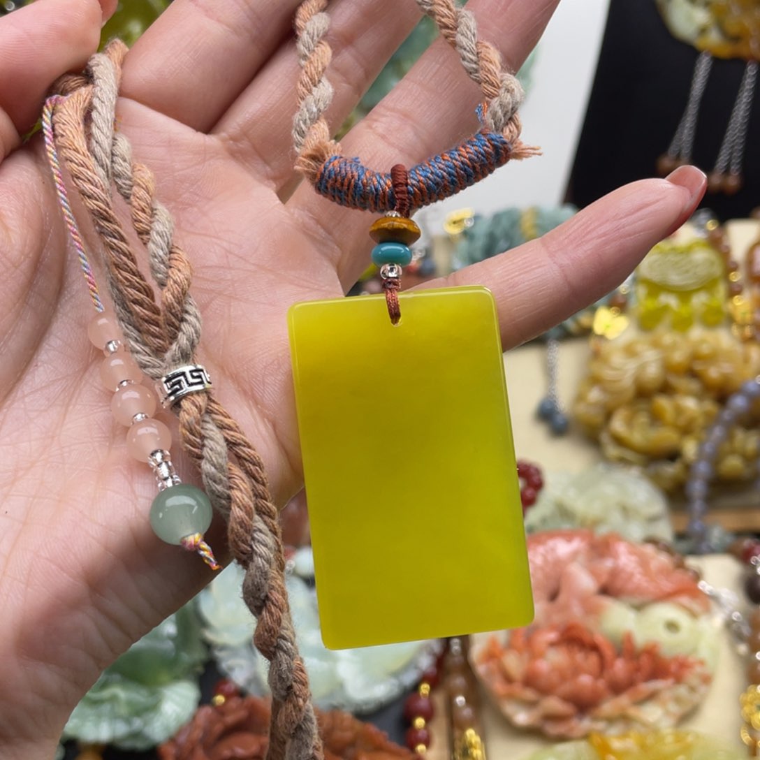 未镶嵌蛇纹石玉颈饰