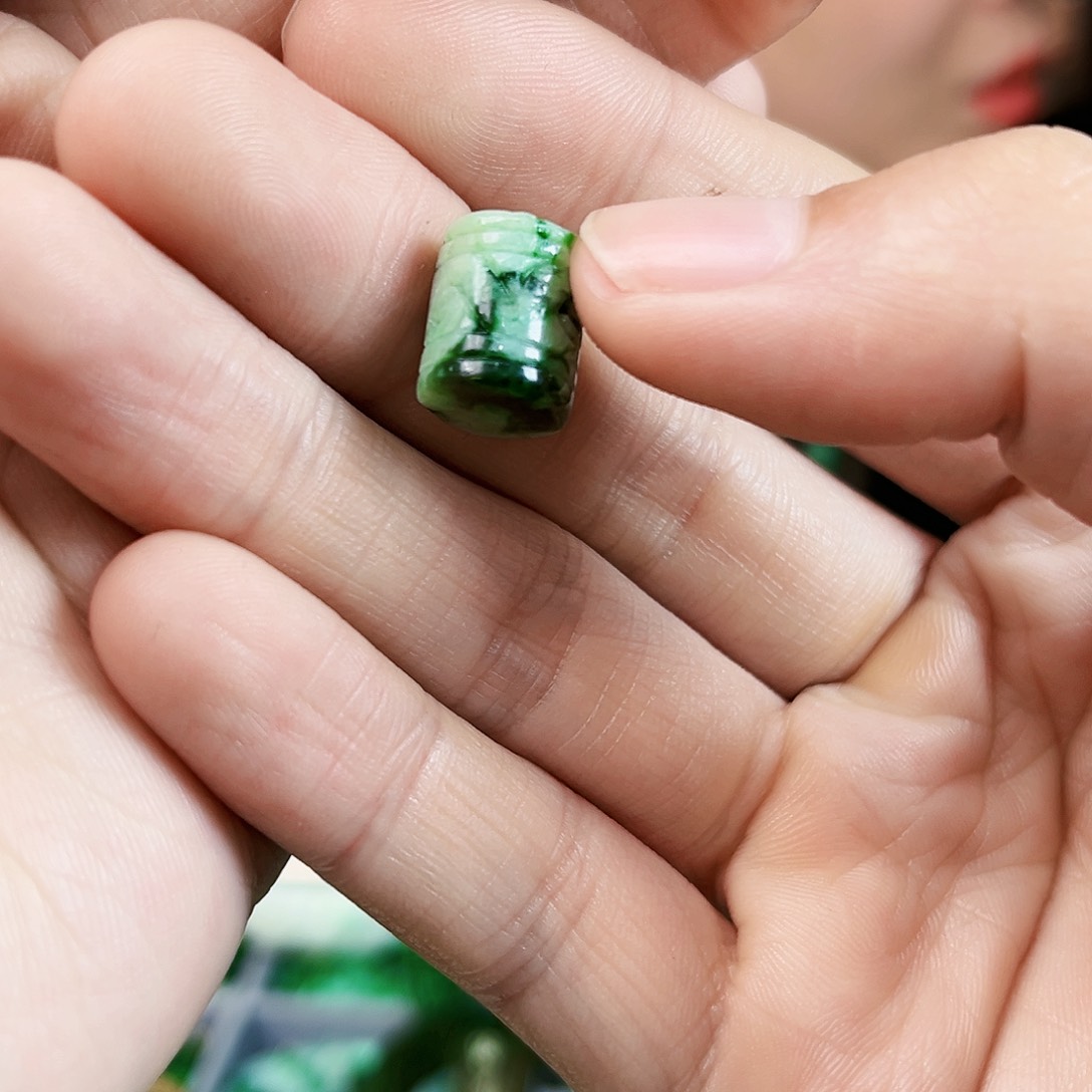 翡翠颈饰未镶嵌吊坠多样性