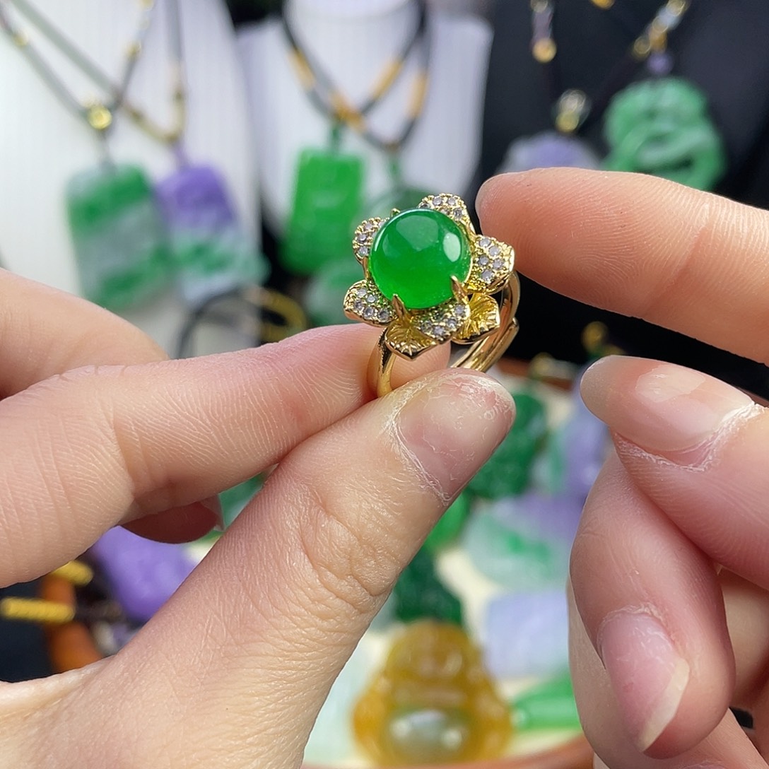 翡翠未镶嵌吊坠(赠链)