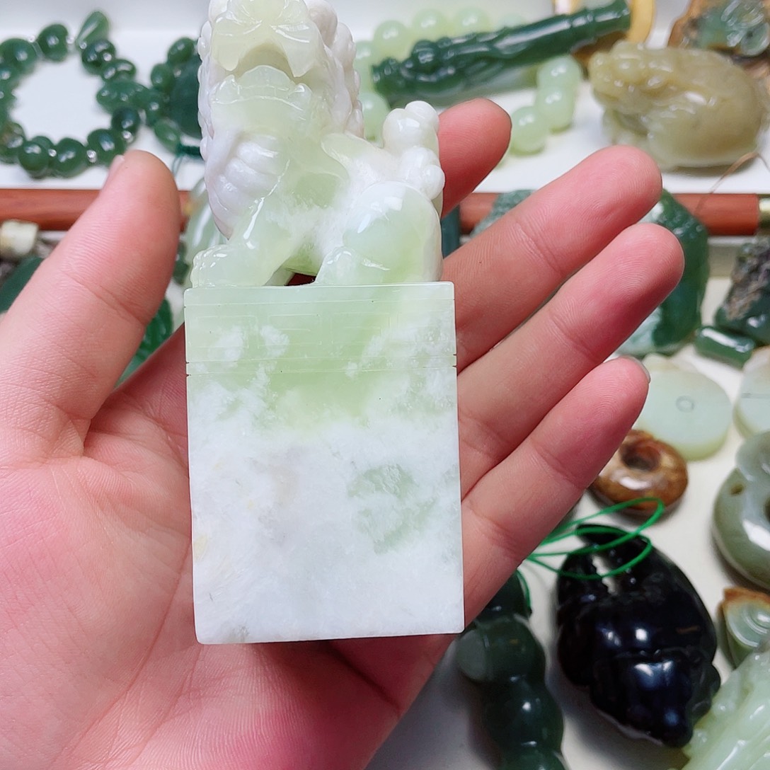 蛇纹石玉未镶嵌挂件