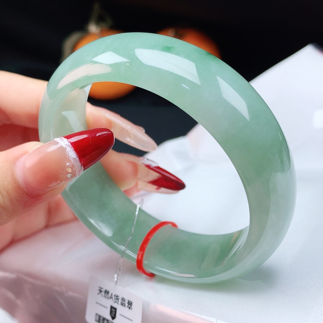 翡翠手镯未镶嵌59轮胎