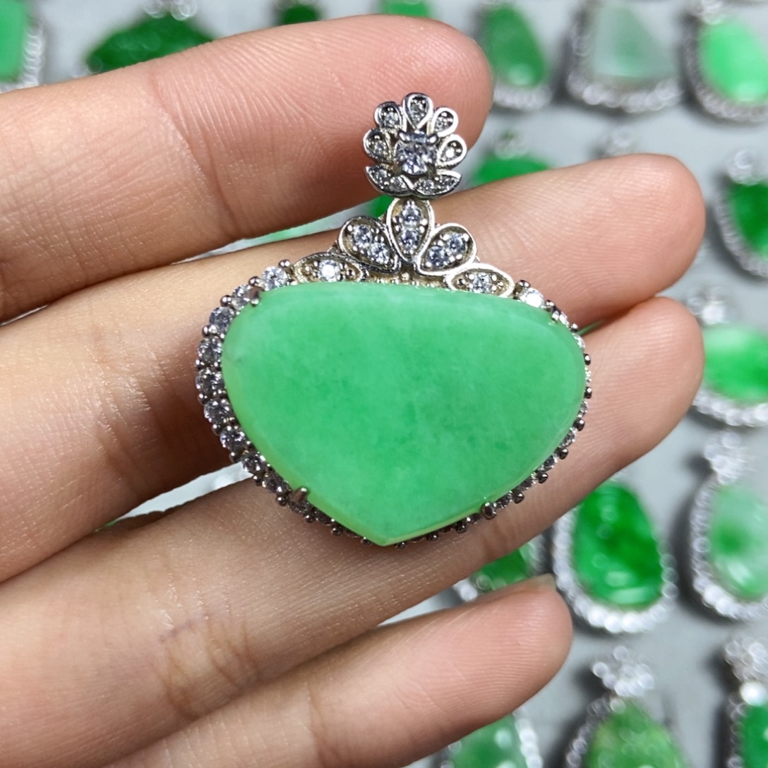 颈饰未镶嵌翡翠爱心