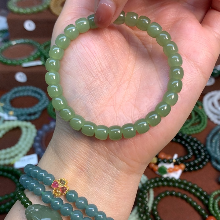 未镶嵌手链和田玉2274加两个珠子