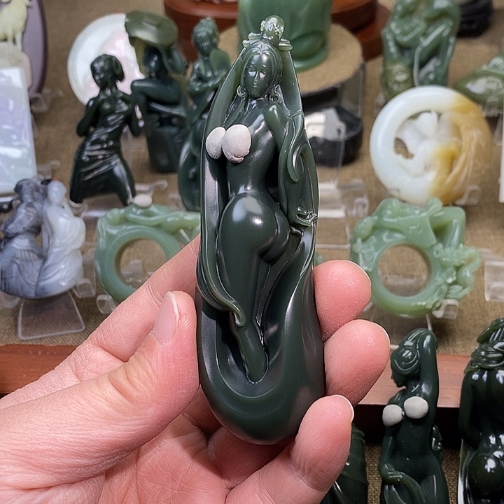 和田玉未镶嵌把件