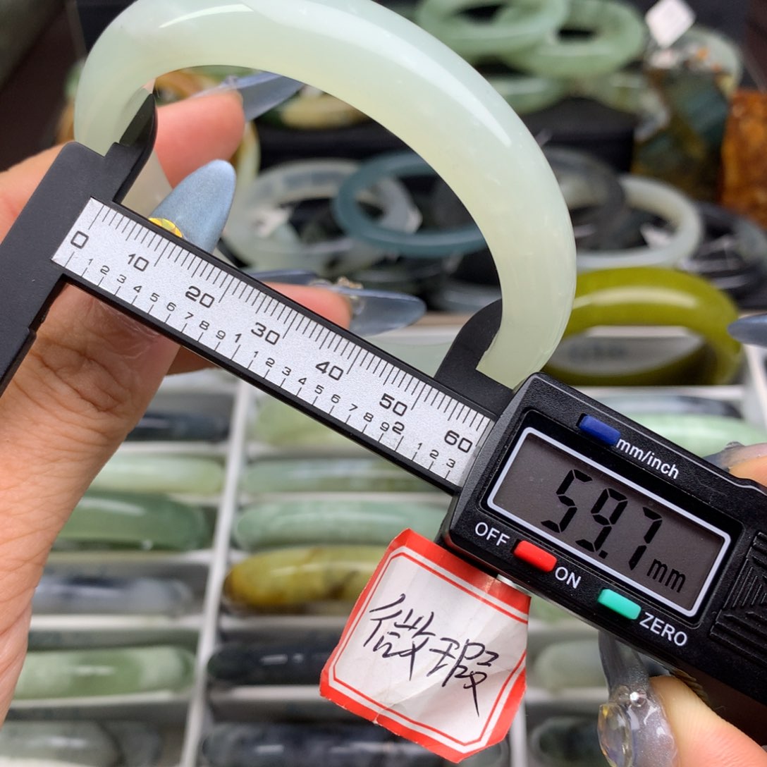 蛇纹石玉未镶嵌手镯660