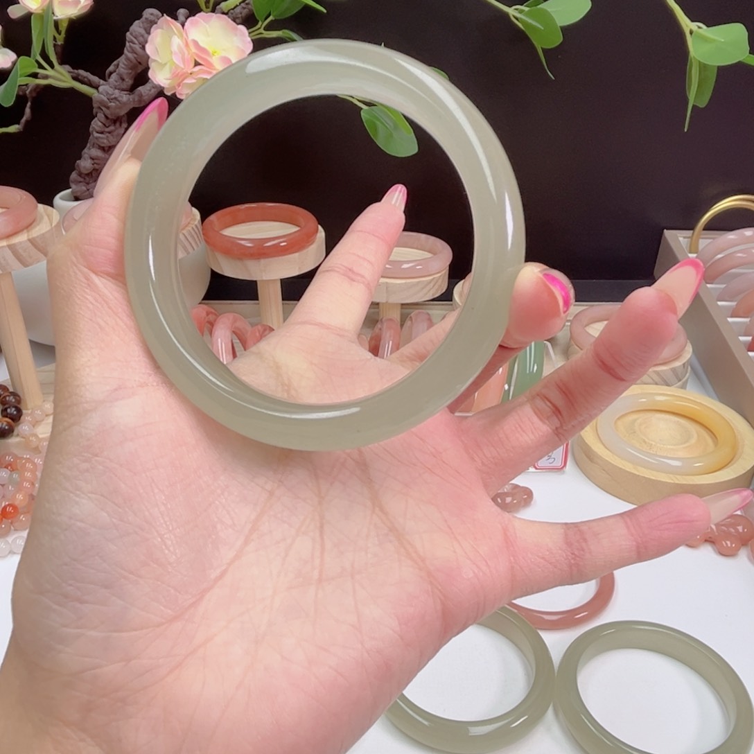 未镶嵌手镯石英质玉雾*