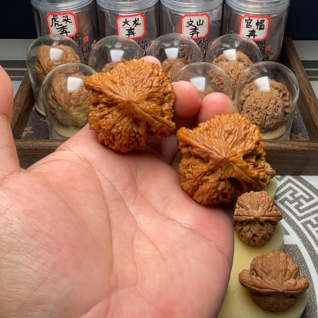 虎****吊坠文玩核桃46全品矮装凹底满天星