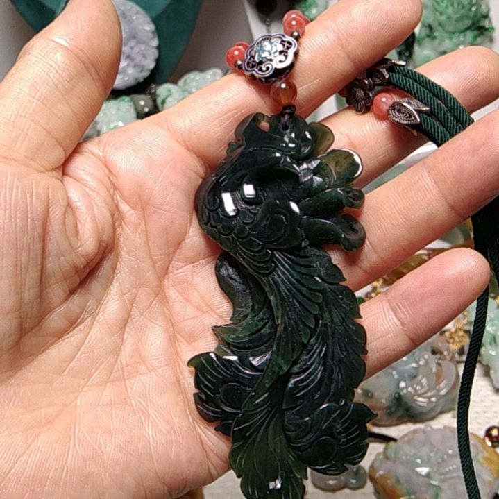 蛇纹石玉吊坠未镶嵌