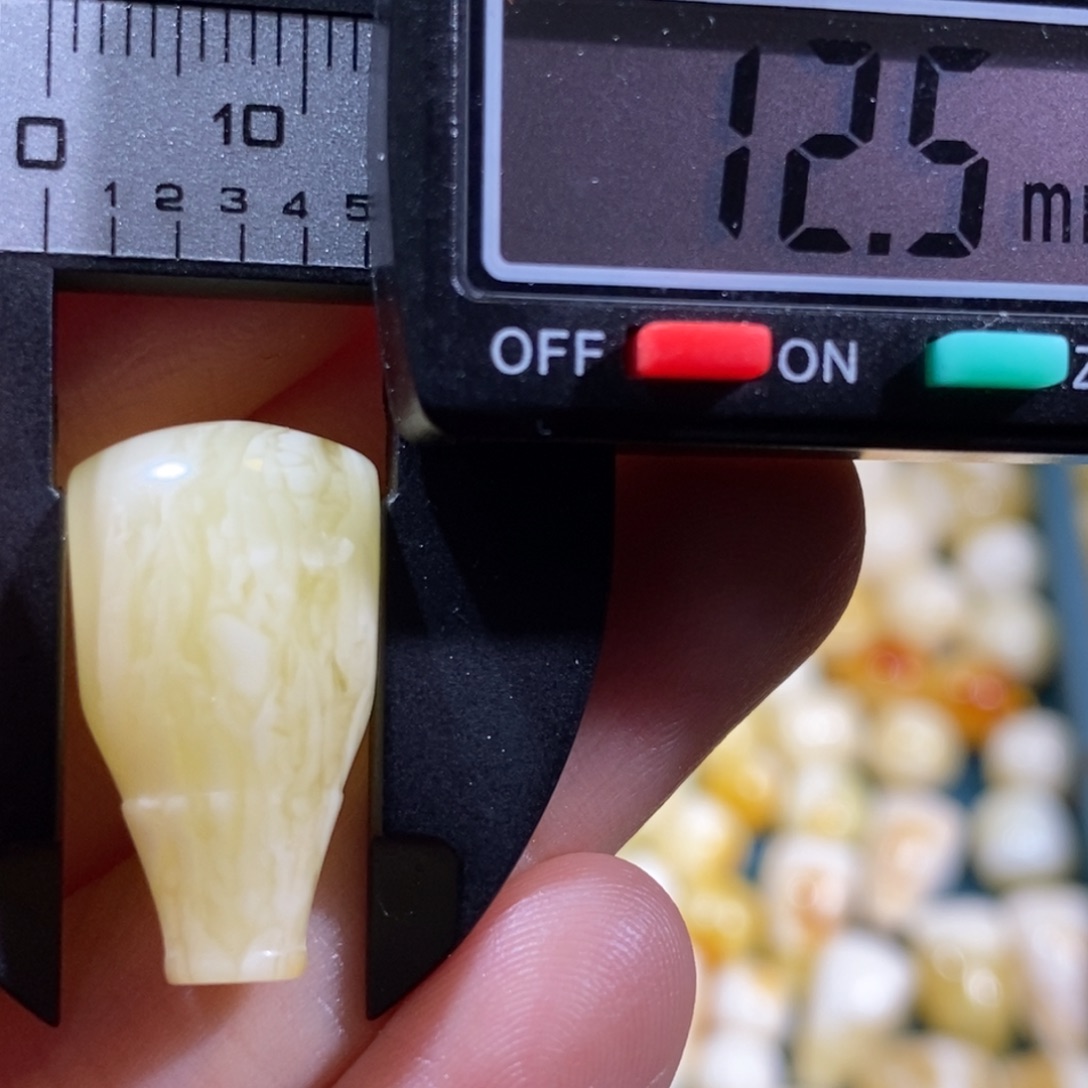 蜜蜡裸石未镶嵌配饰