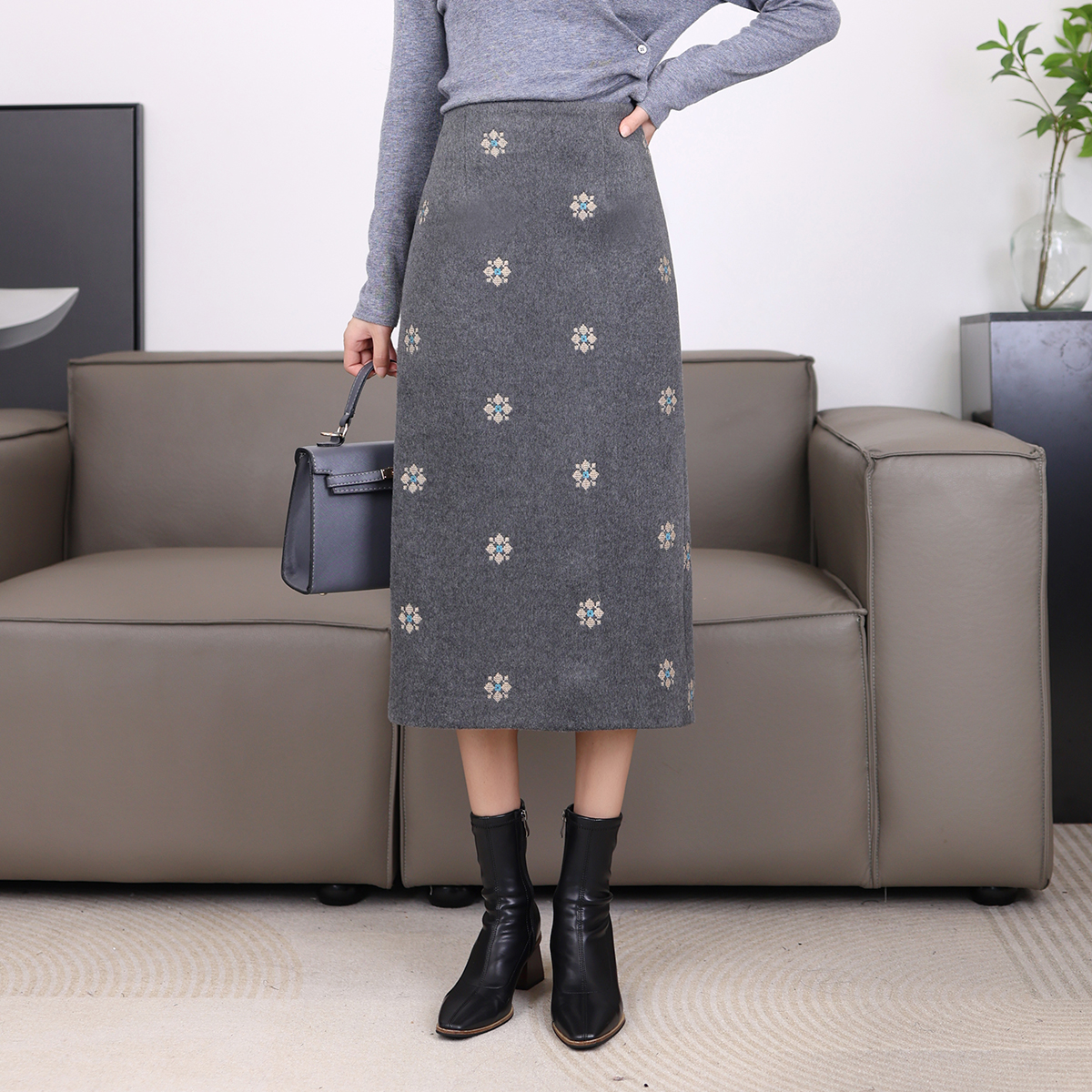 羊毛呢刺绣半身裙秋冬2025新款设计感显瘦中裙百搭时尚直筒裙1292
