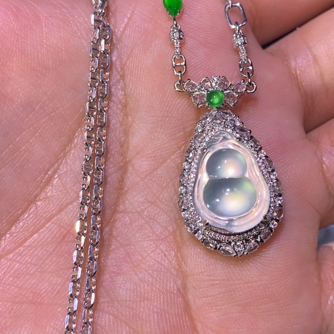 【闪购商品】吊坠(不含链)18K金镶嵌翡翠