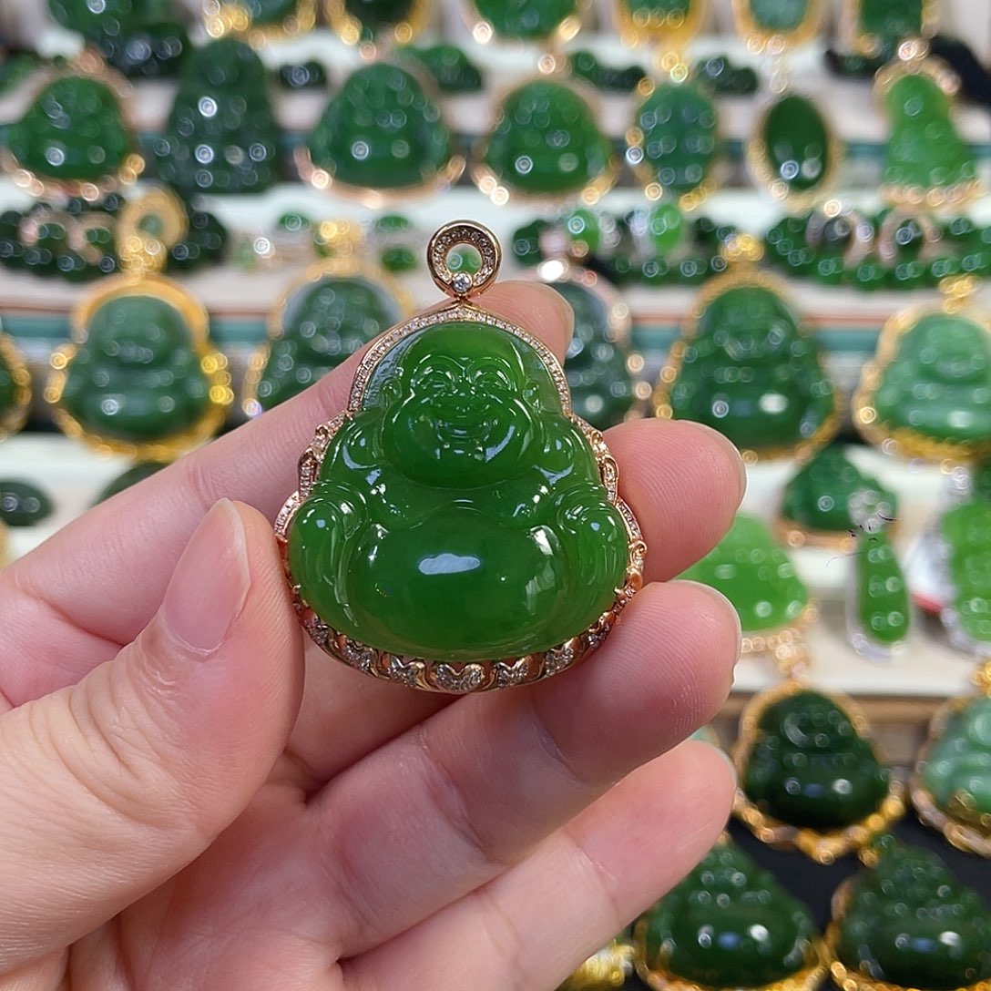 天***泪和田玉（碧玉）18K金镶嵌颈饰苹果绿佛公32mm