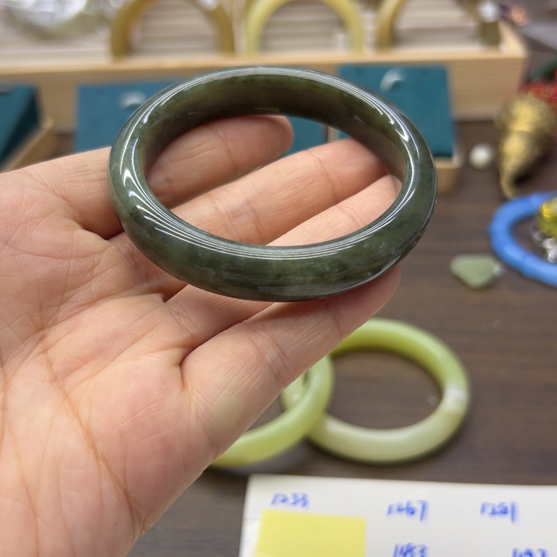 和田玉未镶嵌手镯54.1圈围1174