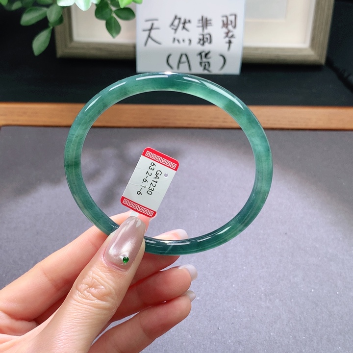 翡翠手镯未镶嵌天然翡翠手镯