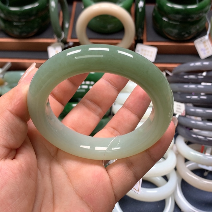 【闪购商品】未镶嵌手镯和田玉