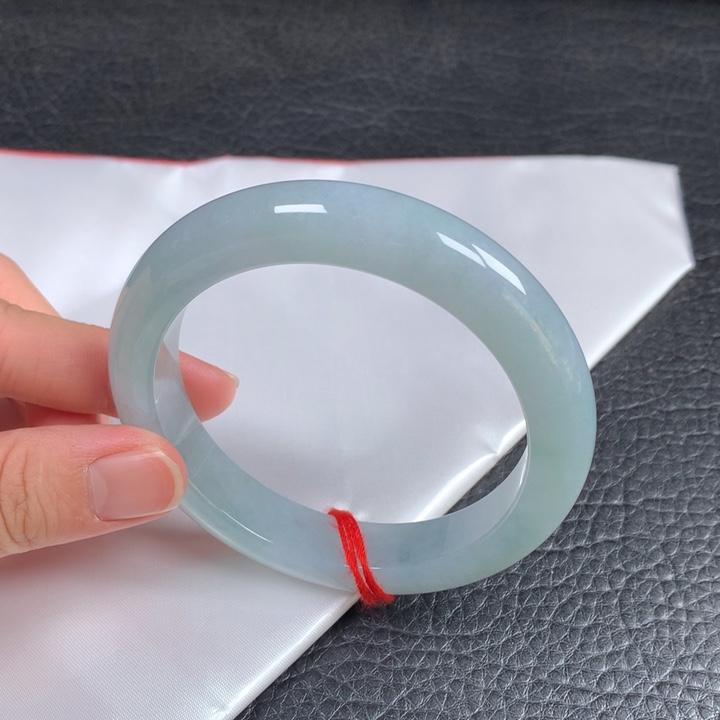 翡翠未镶嵌手镯  