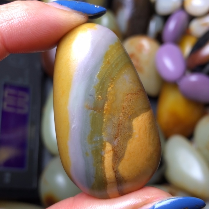 和田玉（翠青玉）未镶嵌珠宝奇石