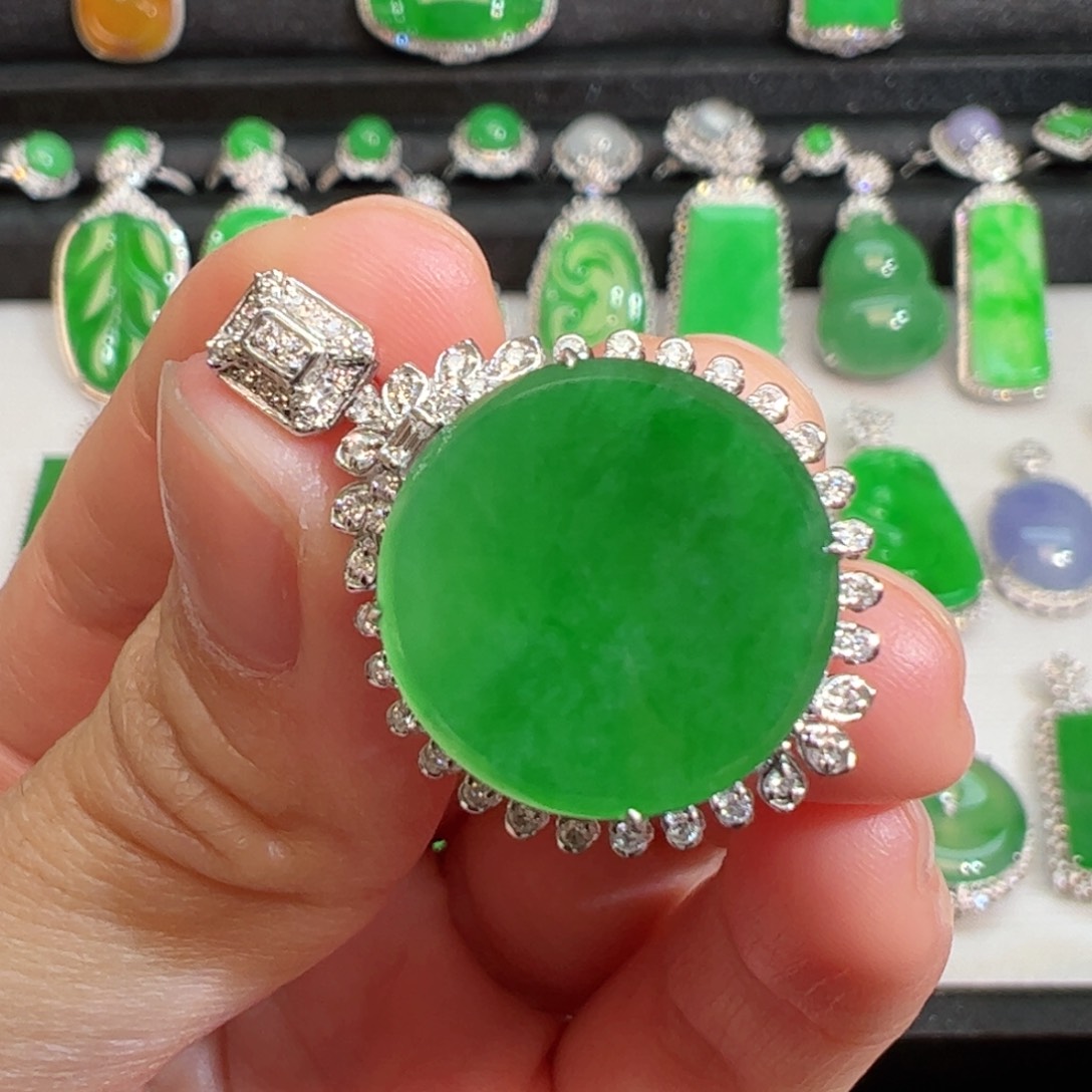 翡翠吊坠(不含链)18K金镶嵌