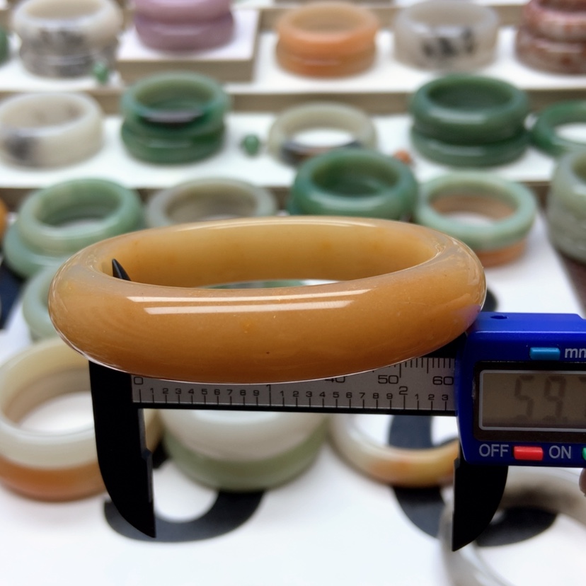 【闪购商品】石英质玉手镯未镶嵌