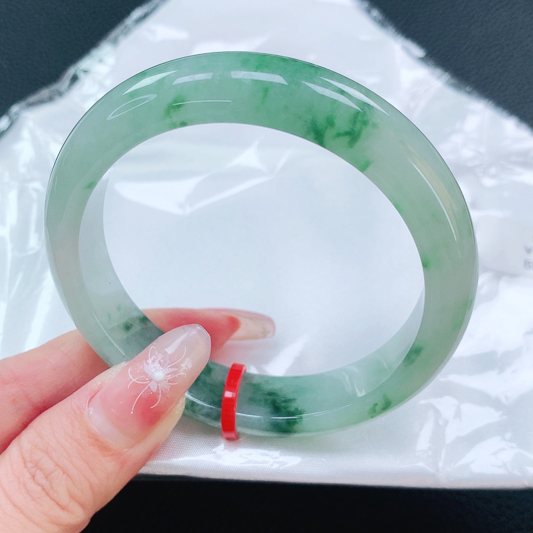 翡翠手镯未镶嵌54圈