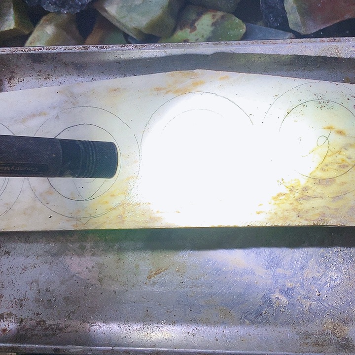 未镶嵌蛇纹石玉珠宝奇石