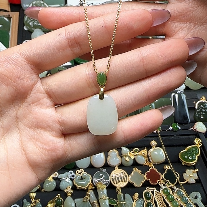 吊坠(赠链)银S925镶嵌和田玉