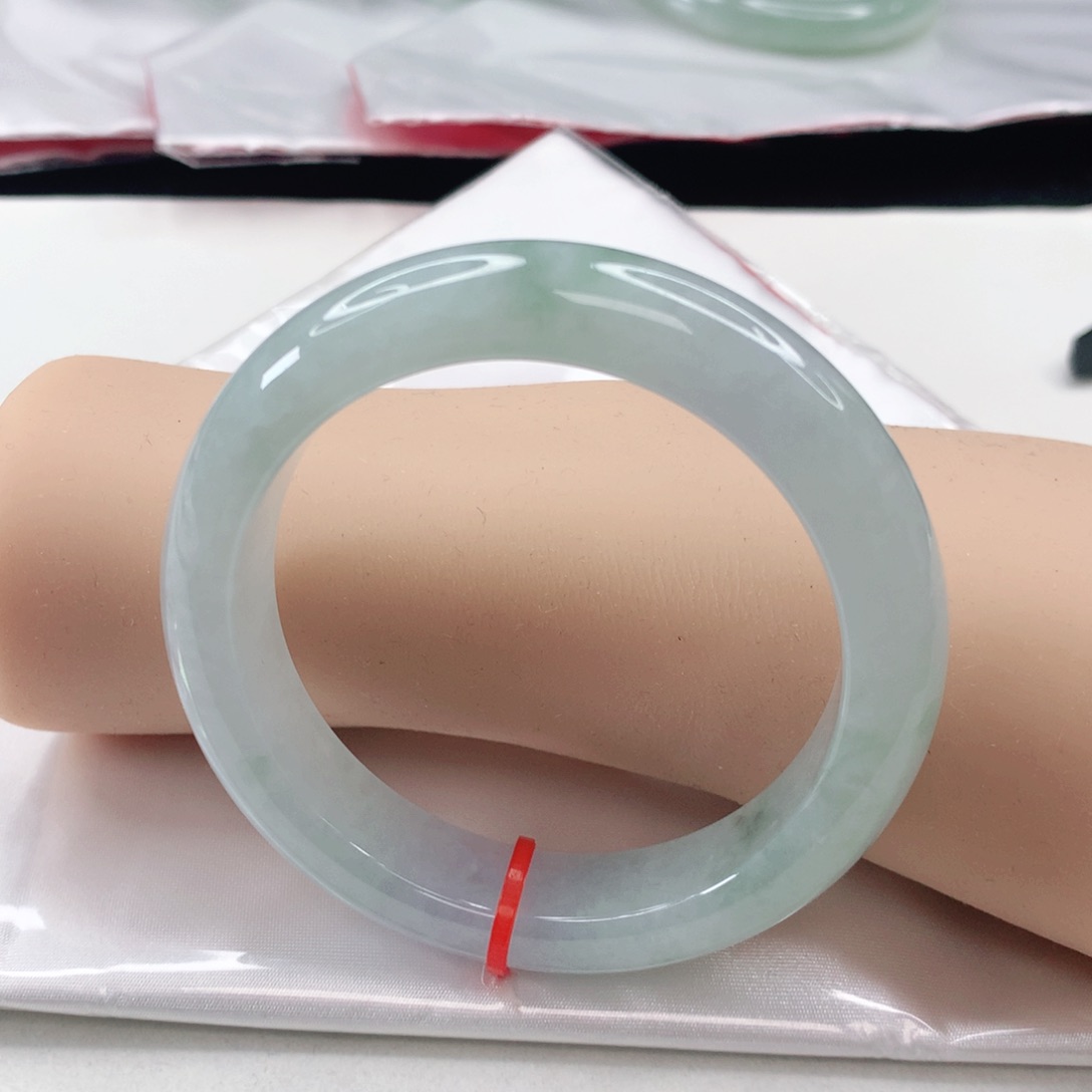 翡翠手镯未镶嵌圈口54.6