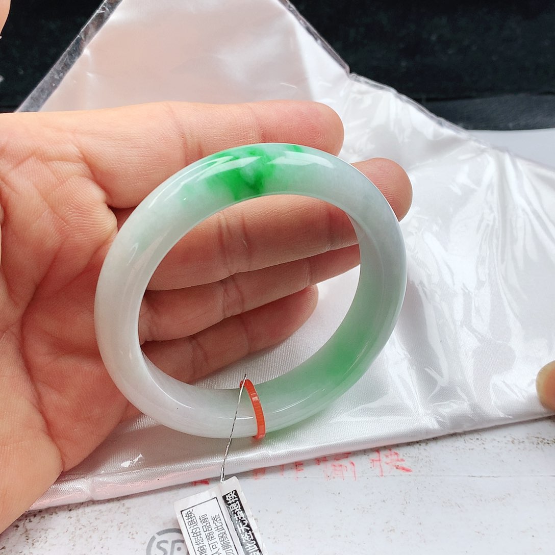 翡翠手镯未镶嵌天然翡翠手镯