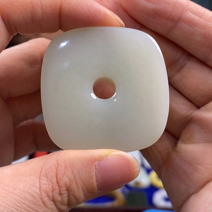 欧***.和田玉未镶嵌颈饰