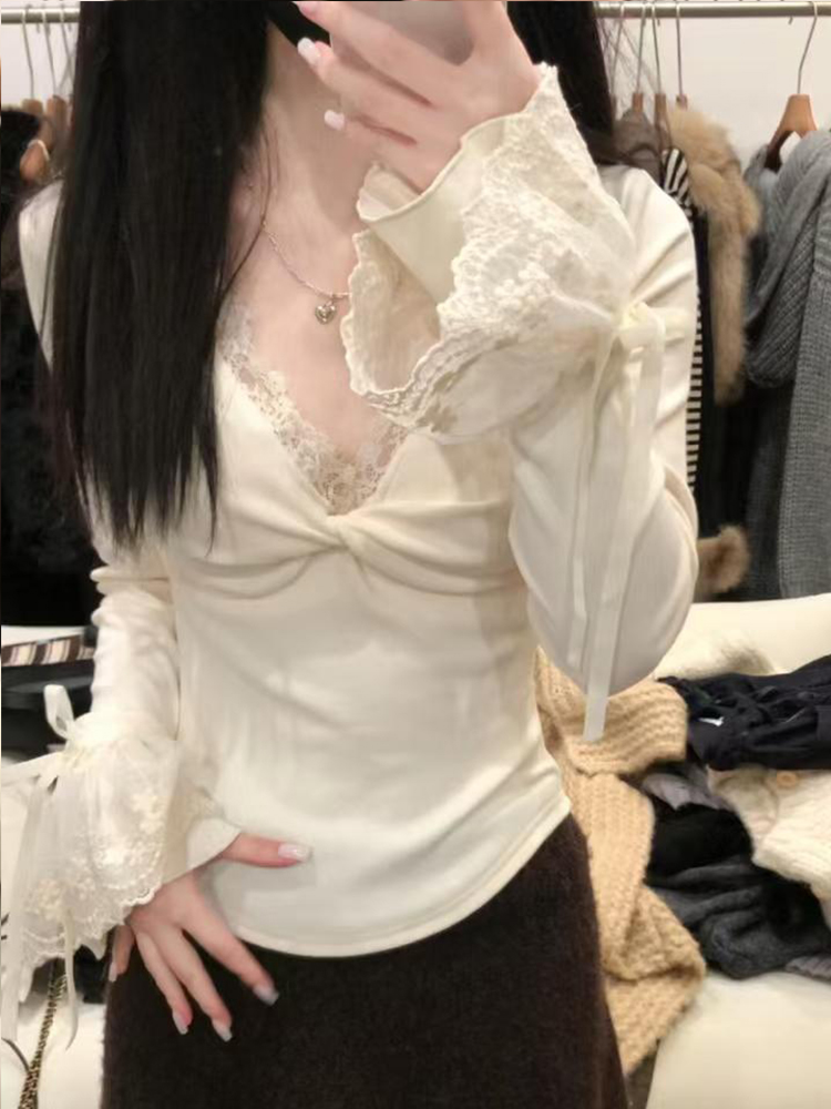 蕾丝花边v领纽扣正肩长袖t恤女秋季纯欲风高级感保暖内搭打底上衣