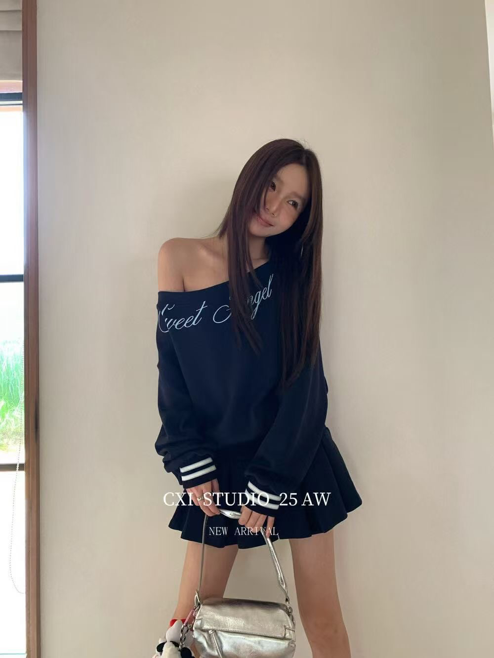 早秋休闲学院风斜肩印花长袖卫衣搭配百褶半身裙
