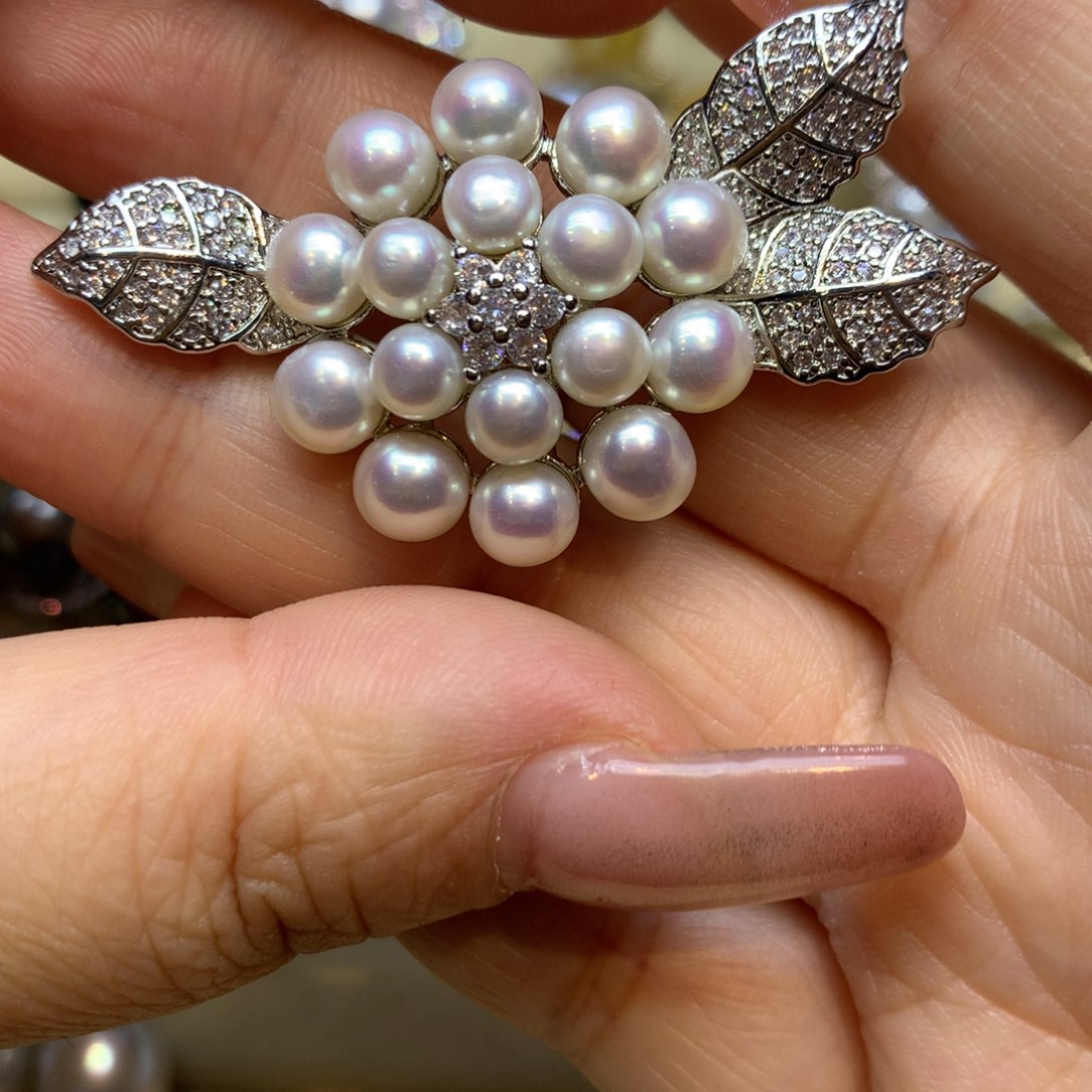 未镶嵌胸饰淡水珍珠