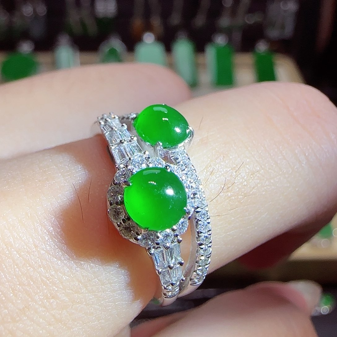 翡翠戒指18K金镶嵌蛋面