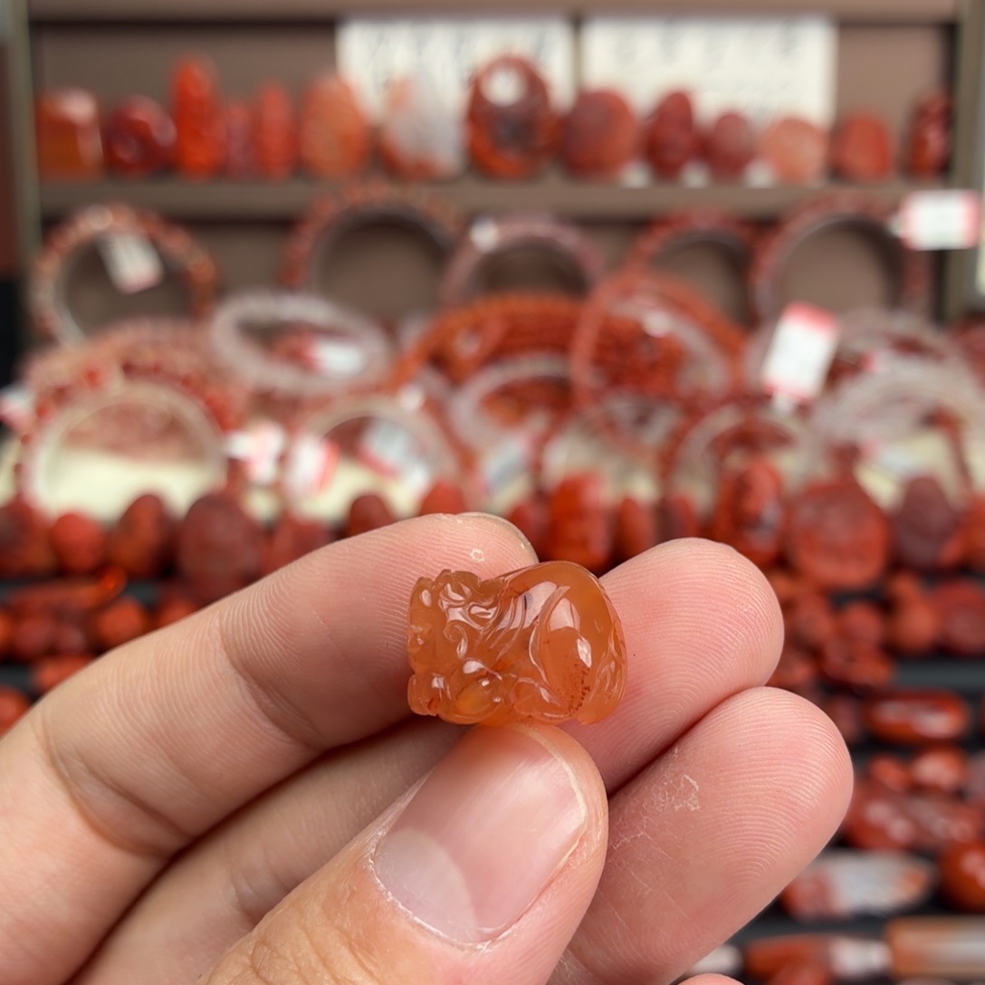 南红玛瑙未镶嵌颈饰貔貅