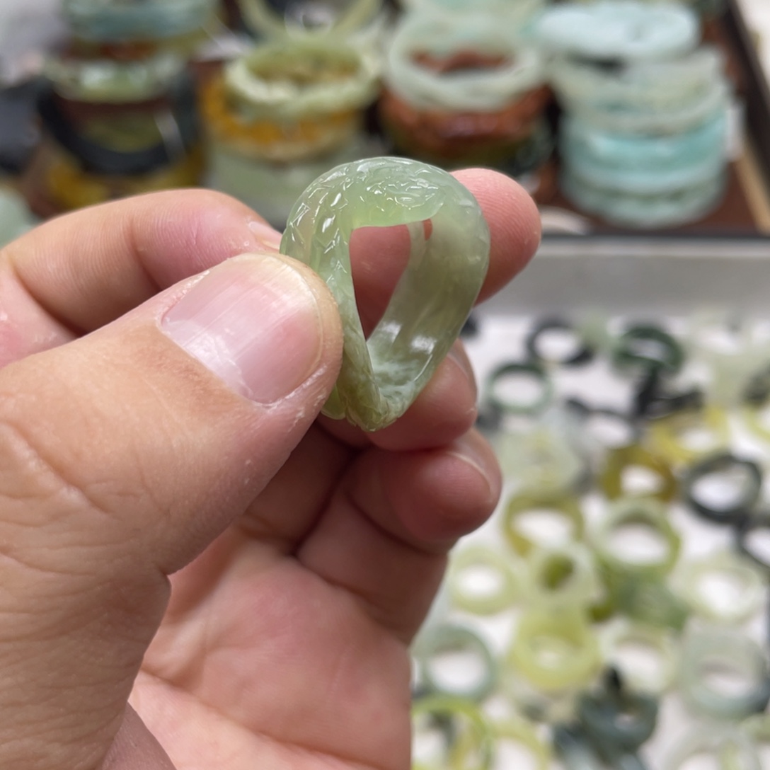 蛇纹石玉未镶嵌戒指