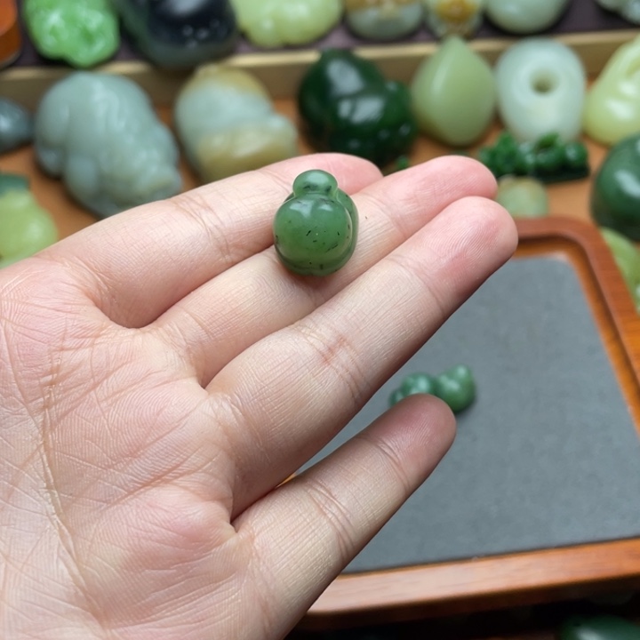 【闪购商品】颈饰未镶嵌和田玉开****源碧玉猫