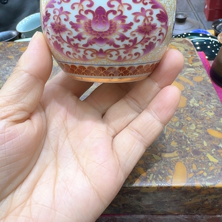 主人杯一个，瓷。。品茗