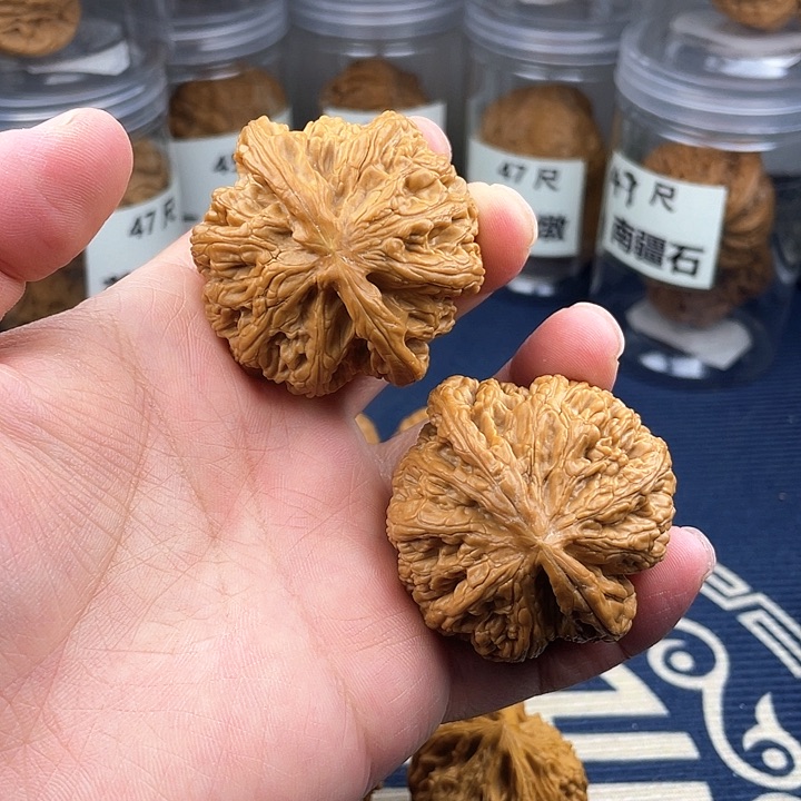 文玩核桃吊坠47球筋