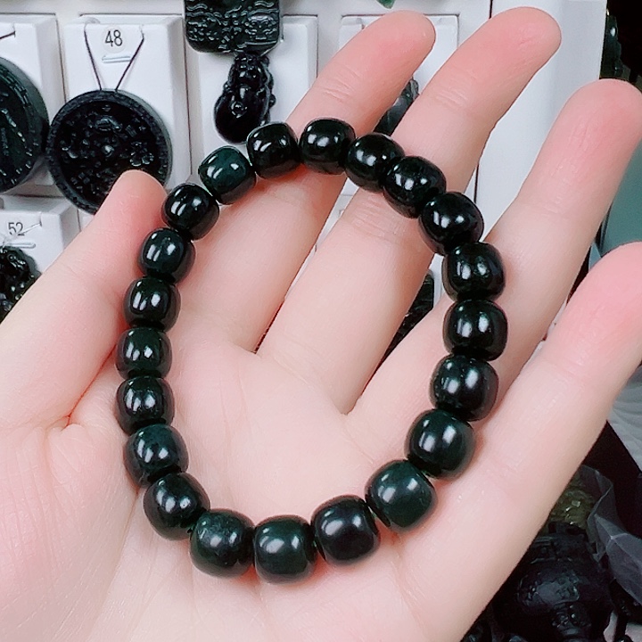 蛇纹石玉颈饰合金