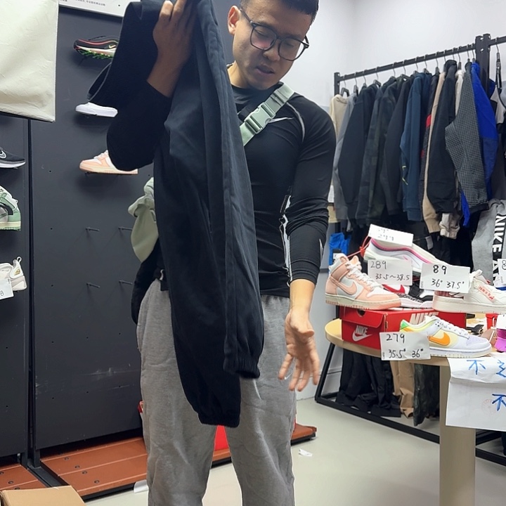 瑶****黑色M码黑色裤子起球