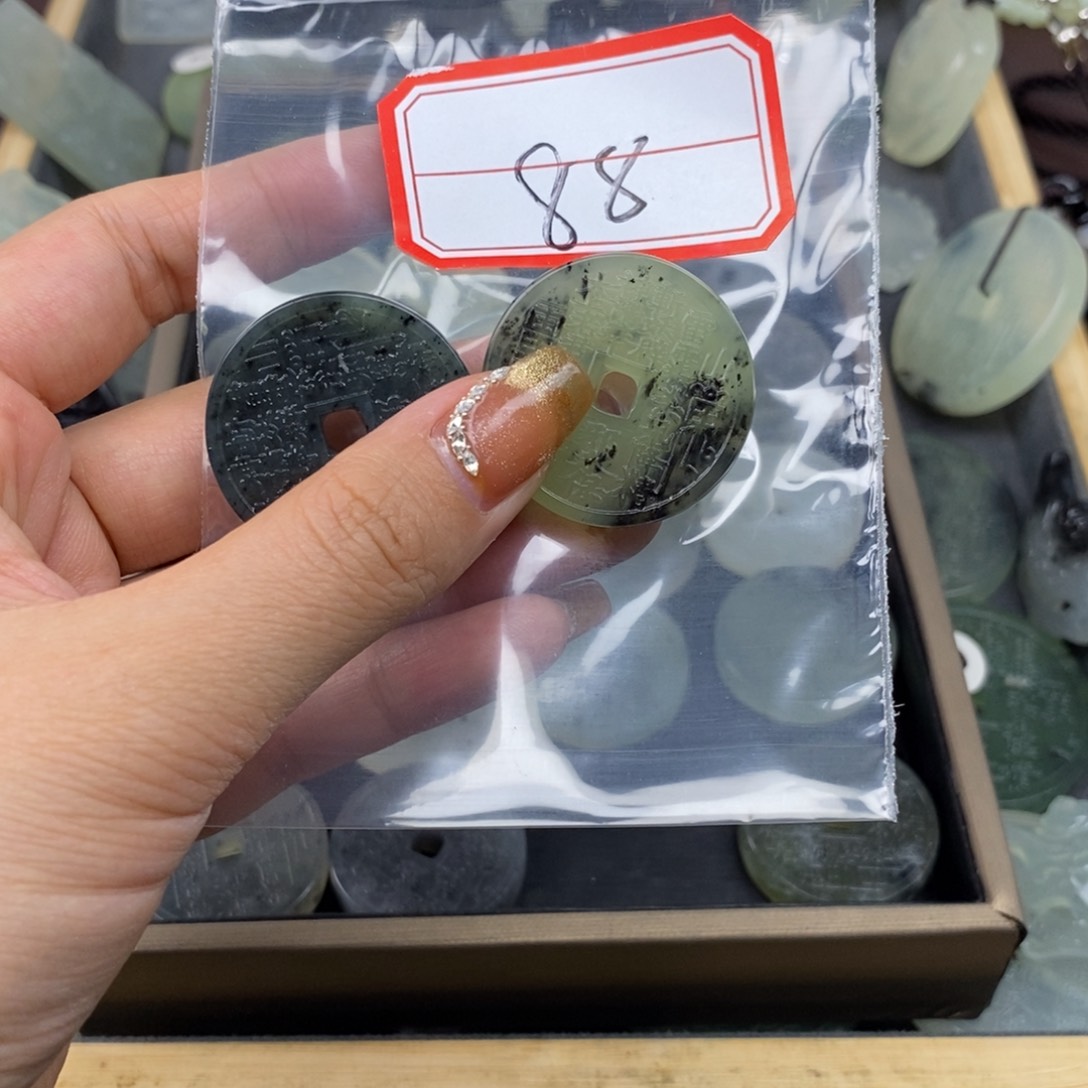 蛇纹石玉颈饰未镶嵌三*儿88