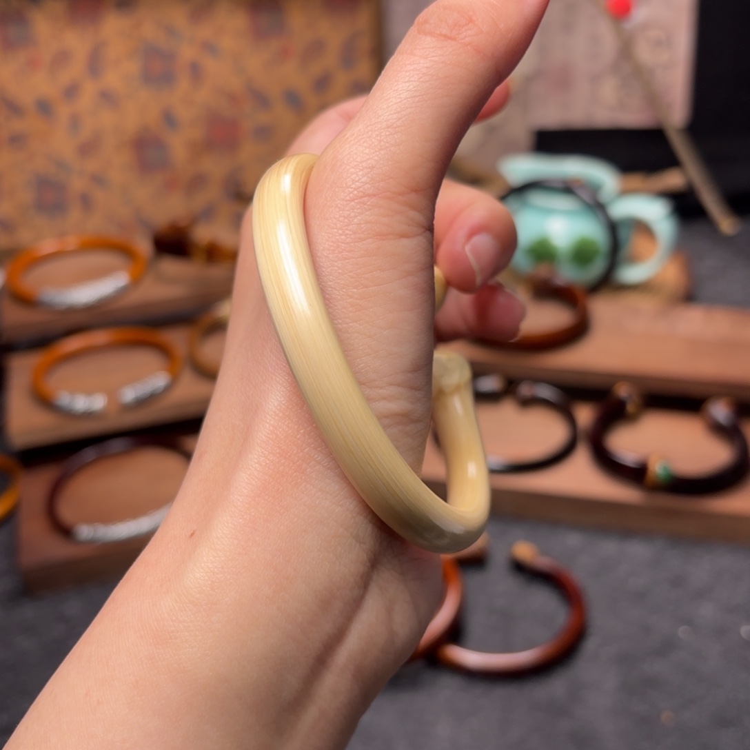 邹***木质非金属白金刚藤手镯