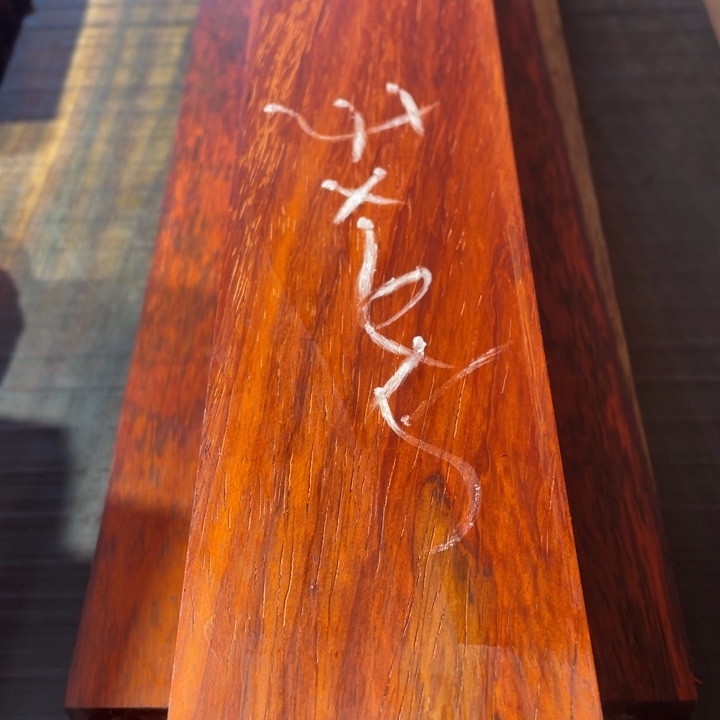 非洲紫檀（红花梨）吾*