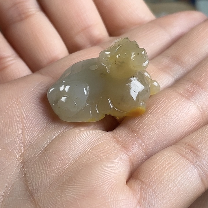 和田玉颈饰未镶嵌爱****猫