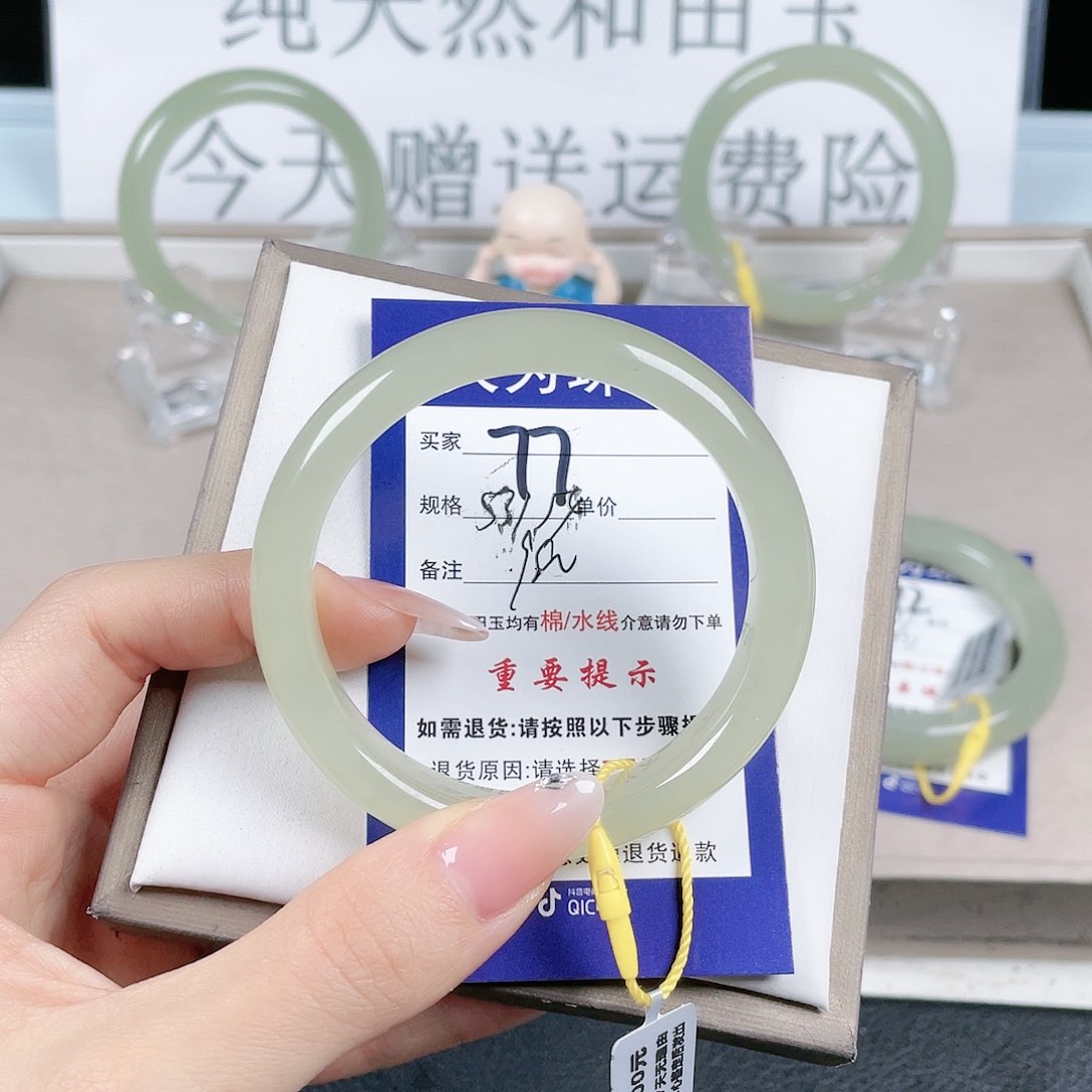 和田玉手镯未镶嵌