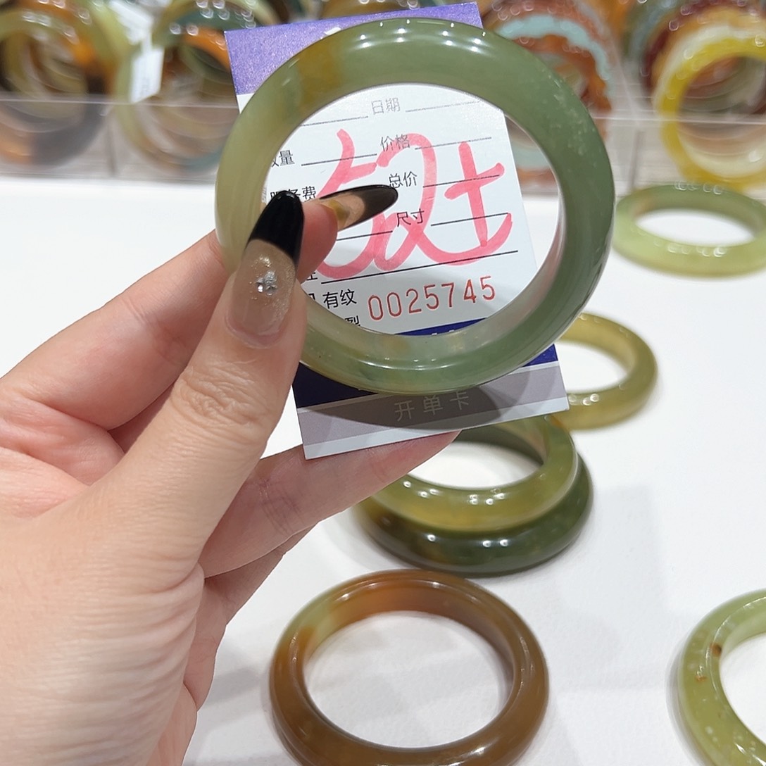 蛇纹石玉手镯未镶嵌