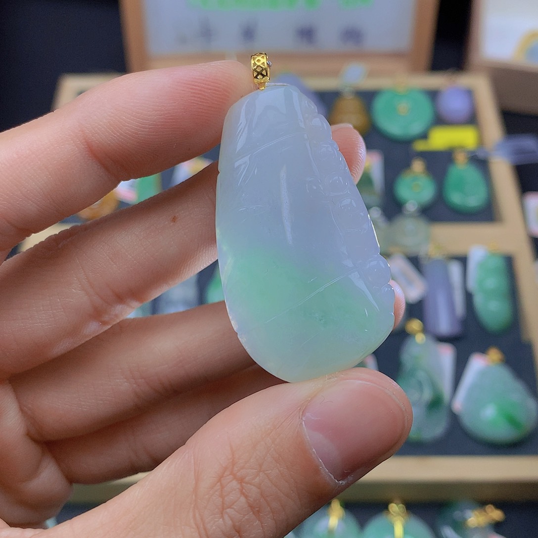 翡翠颈饰18K金镶嵌翡翠