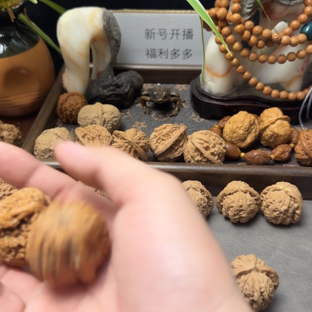 ****冬吊坠文玩核桃南疆石